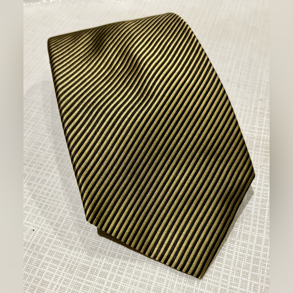 Carrot & Gibbs 100% Italian Silk Elegant Gold and Black Striped Tie